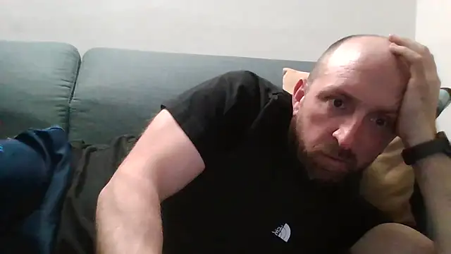 Snapshot of luca_beech88 chatting on April 6, 2026, 6:31 pm luca beech88 online show from April 6, 2026, 6:31 pm