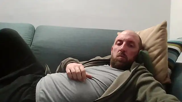 Snapshot of luca_beech88 chatting on April 10, 2026, 7:07 pm luca beech88 online show from April 10, 2026, 7:07 pm