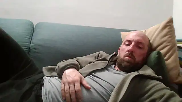 Snapshot of luca_beech88 chatting on April 11, 2026, 6:23 pm luca beech88 online show from April 11, 2026, 6:23 pm