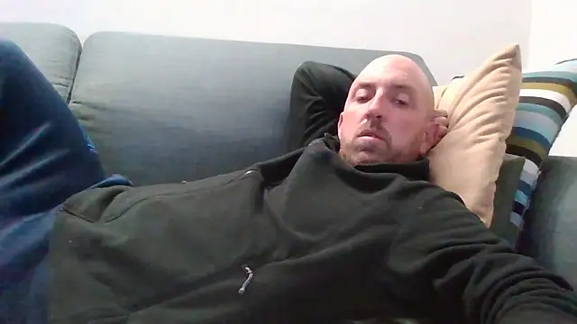 Snapshot of luca_beech88 chatting on April 14, 2026, 6:03 pm luca beech88 online show from April 14, 2026, 6:03 pm