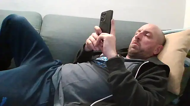 Snapshot of luca_beech88 chatting on April 16, 2026, 6:19 pm luca beech88 online show from April 16, 2026, 6:19 pm