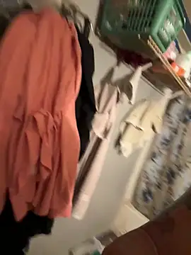 bkuterbach2015 online show from December 16, 2025, 9:36 am