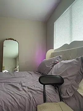 ladiosa selene online show from December 1, 2025, 4:12 pm