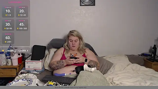 Snapshot of xoxostoneybabe chatting on November 10, 2025, 6:45 am xoxostoneybabe online show from November 10, 2025, 6:45 am