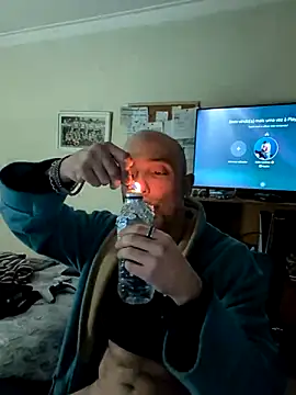 casalhottuga online show from November 10, 2025, 8:41 pm