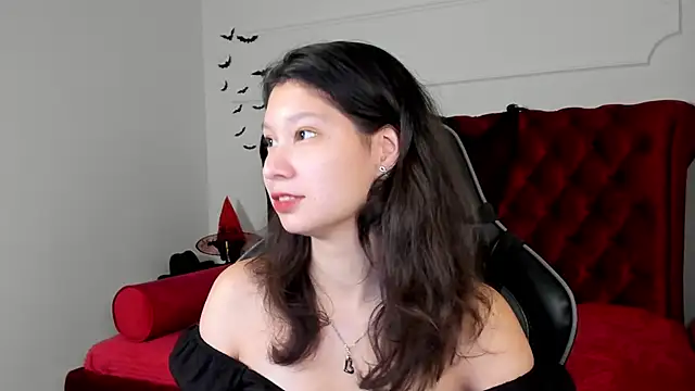 SaraDenars online show from November 4, 2025, 5:28 am