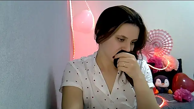 KiraHoney online show from February 14, 2026, 7:32 pm