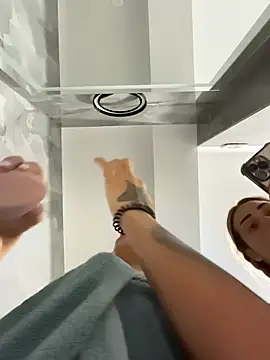 Snapshot of VickyM99 chatting on December 14, 2025, 8:09 am VickyM99 online show from December 14, 2025, 8:09 am