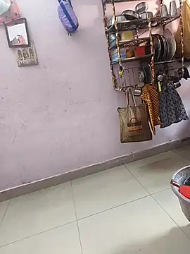 Lailamajnu1996 online show from February 20, 2026, 5:15 am