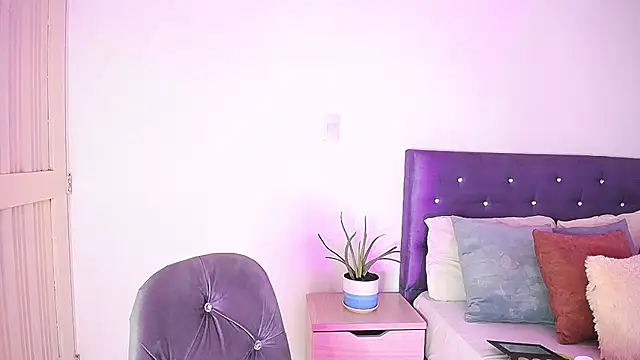 BryanaSmiths online show from November 30, 2025, 10:25 pm