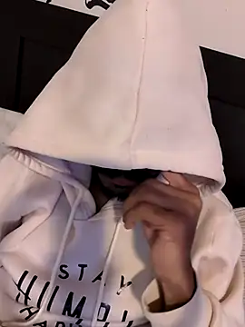 skinnydddue online show from November 4, 2025, 6:34 am