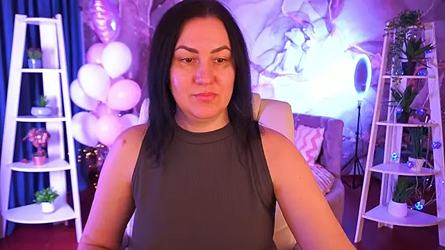 Snapshot of VelvetLuck chatting on February 20, 2026, 1:55 pm VelvetLuck online show from February 20, 2026, 1:55 pm