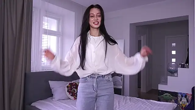 MarvisKuhIo online show from November 9, 2025, 6:44 am