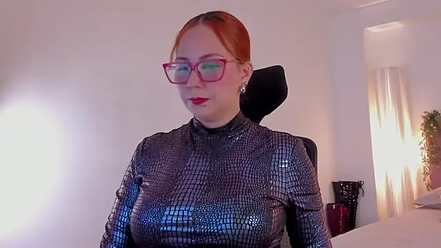 Snapshot of MistressErza chatting on June 16, 2026, 7:05 pm MistressErza online show from June 16, 2026, 7:05 pm