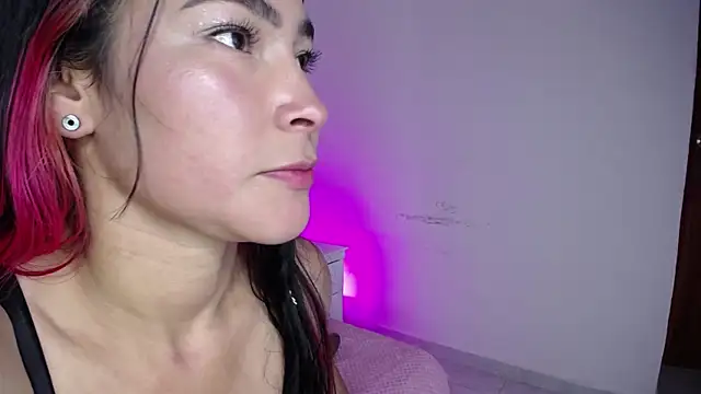 coraly  online show from November 8, 2025, 7:45 pm