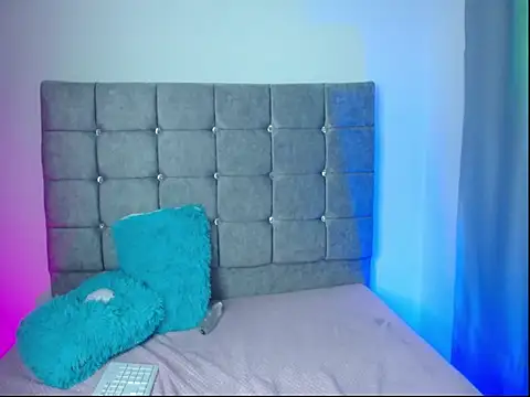 coraly  online show from November 11, 2025, 8:20 pm