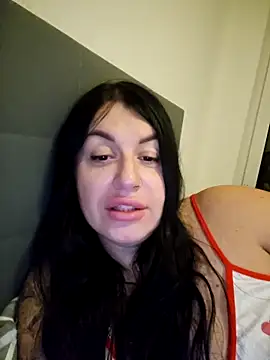 Julianneloreen online show from November 5, 2025, 5:02 pm