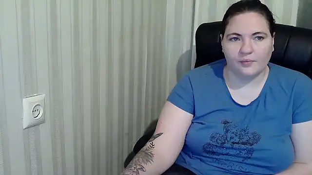 Snapshot of XLisaBlueXsS chatting on November 7, 2025, 4:18 pm XLisaBlueXsS online show from November 7, 2025, 4:18 pm