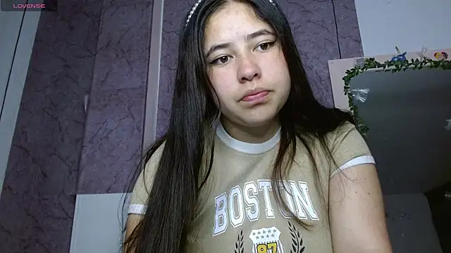 lauxury  online show from December 15, 2025, 4:28 am