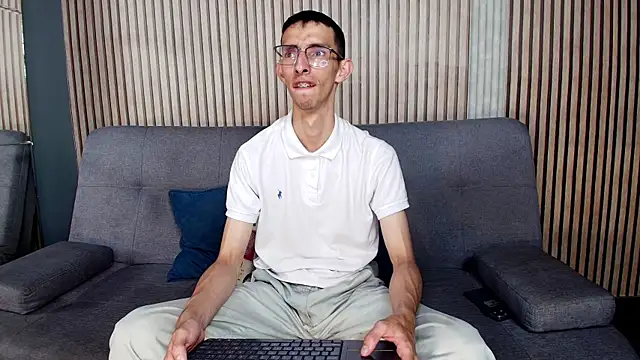 ZyroNight online show from December 20, 2025, 3:57 am