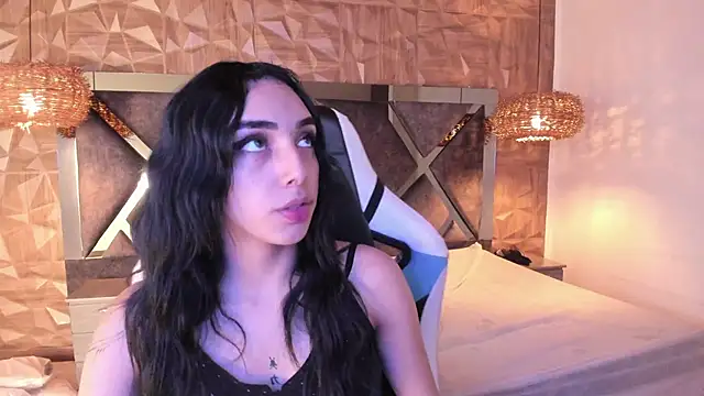 Kiara velvet   online show from April 15, 2026, 4:08 am