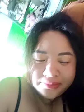 Bee-bgolden online show from December 14, 2025, 11:42 pm