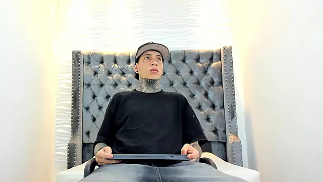 DANTE ARMSTRONG online show from December 23, 2025, 3:48 am