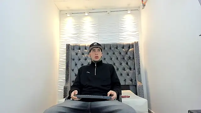 DANTE ARMSTRONG online show from January 7, 2026, 3:53 am