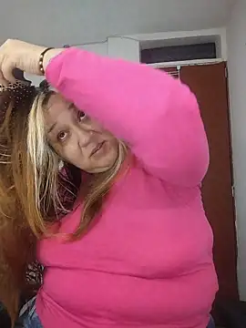 Snapshot of sharon-D chatting on November 11, 2025, 10:32 pm sharon-D online show from November 11, 2025, 10:32 pm