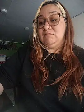 Snapshot of sharon-D chatting on November 12, 2025, 9:36 pm sharon-D online show from November 12, 2025, 9:36 pm