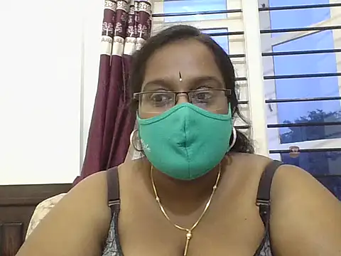 Snapshot of hootypriya chatting on November 27, 2025, 12:18 pm hootypriya online show from November 27, 2025, 12:18 pm