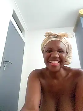 Snapshot of Mommy_Sienna chatting on November 9, 2025, 4:44 am Mommy Sienna online show from November 9, 2025, 4:44 am