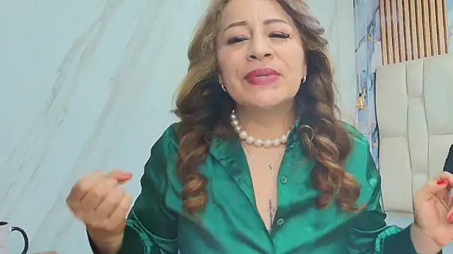 BeatrizSchmidt online show from November 11, 2025, 11:32 am