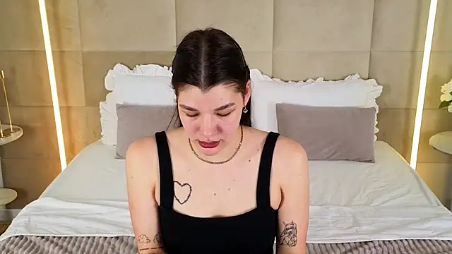 Snapshot of KatrinaToy chatting on November 10, 2025, 4:39 pm KatrinaToy online show from November 10, 2025, 4:39 pm