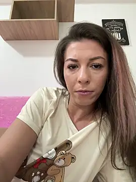 Snapshot of EdaQueen chatting on April 3, 2026, 7:23 pm EdaQueen online show from April 3, 2026, 7:23 pm