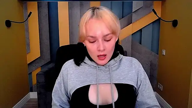 MilaMild online show from November 8, 2025, 12:27 pm