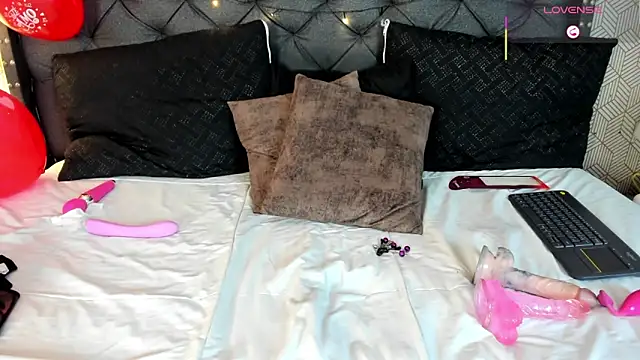 Snapshot of valentina__desire chatting on February 16, 2026, 1:29 pm valentina desire online show from February 16, 2026, 1:29 pm