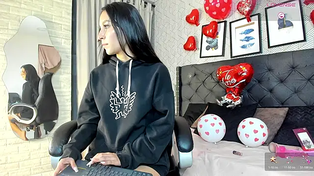 Snapshot of valentina__desire chatting on February 23, 2026, 12:24 pm valentina desire online show from February 23, 2026, 12:24 pm