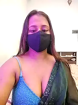 LoveLy-Soneya online show from December 17, 2025, 11:38 am