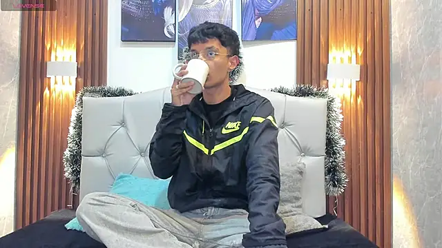 Elian Julian online show from November 22, 2025, 7:46 pm