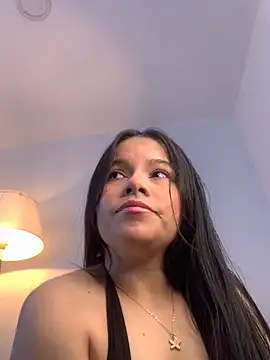Snapshot of violettabond chatting on April 21, 2026, 12:33 pm violettabond online show from April 21, 2026, 12:33 pm