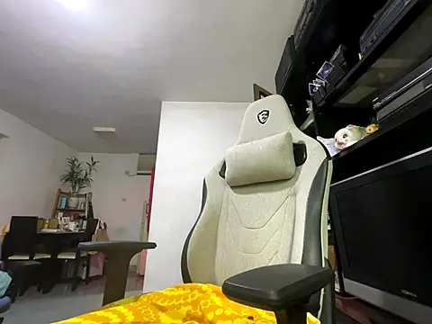 ShyAsianGuy1 online show from November 11, 2025, 4:12 am