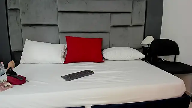 CatleyaSmith online show from January 12, 2026, 12:21 pm