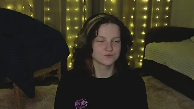 LatinaHuguenin online show from March 21, 2026, 10:24 pm