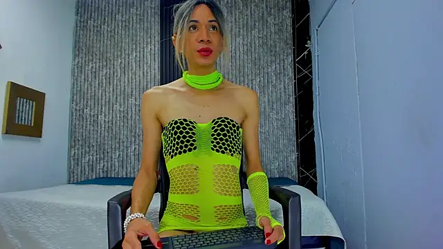 Caitlyn-Joness  online show from December 4, 2025, 2:04 pm