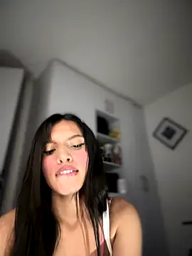 Snapshot of -Dulceanny chatting on November 6, 2025, 4:13 am -Dulceanny online show from November 6, 2025, 4:13 am