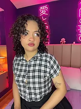 Snapshot of _sarahRose chatting on February 13, 2026, 4:19 am sarahRose online show from February 13, 2026, 4:19 am