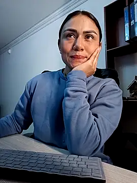 Snapshot of Amara_Nour chatting on November 17, 2025, 2:06 am Amara Nour online show from November 17, 2025, 2:06 am