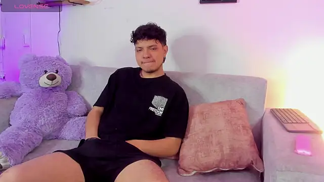 Snapshot of MidNightTouch-21 chatting on November 8, 2025, 1:06 am MidNightTouch-21 online show from November 8, 2025, 1:06 am