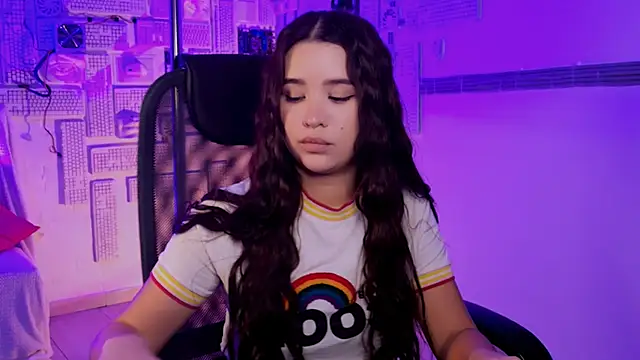 Snapshot of AnnaGarcias_ chatting on November 6, 2025, 1:01 pm AnnaGarcias online show from November 6, 2025, 1:01 pm